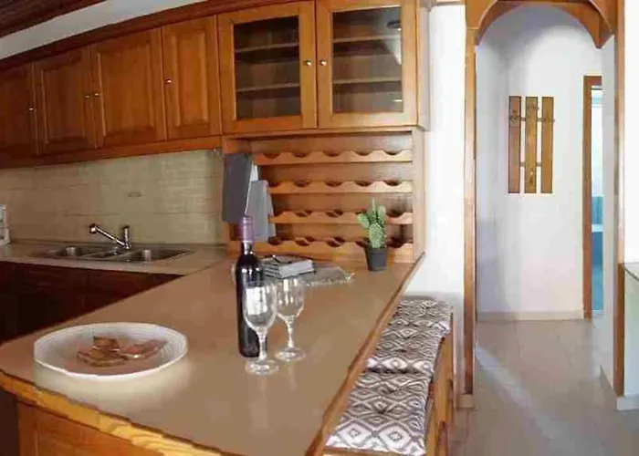 Irene's In Daire Sálakos