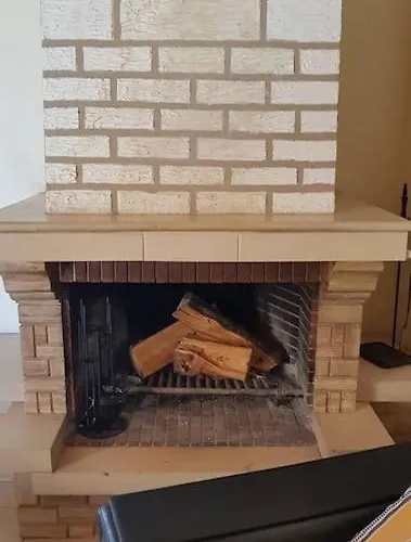 Irene's In Daire Sálakos